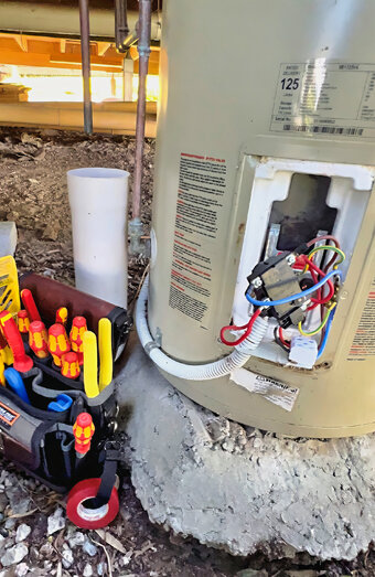 https://attadalehotwater.com.au/uploads/2025/06/electric-hot-water-system-49471.jpg