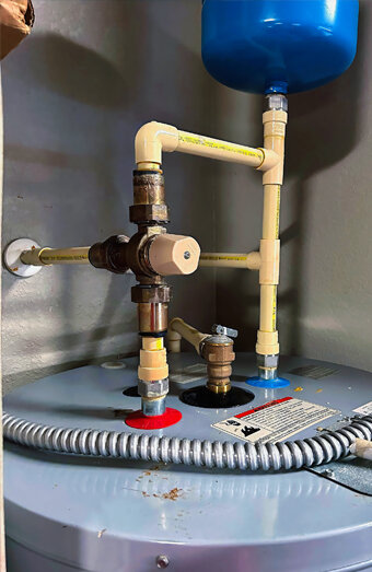 https://attadalehotwater.com.au/uploads/2025/06/gas-hot-water-system-35892.jpg